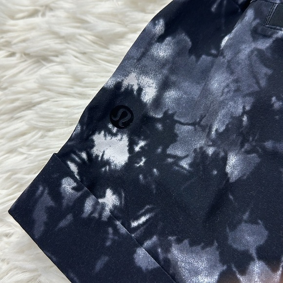 Lululemon Spring Break Away Short II Dusk Dye White Black / Black - Picture 5 of 6